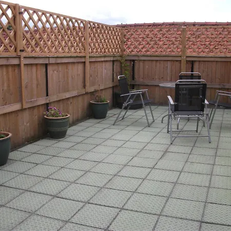 Valentino's פילי